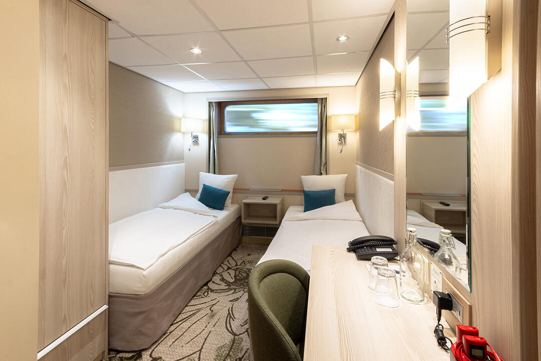 Stateroom standard / main deck