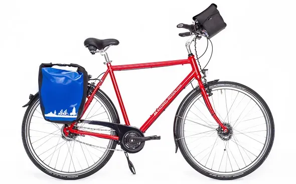 An 7-speed touring bike with hub gears and a back-pedal brake, available in a unisex design.coaster brake or freewheel